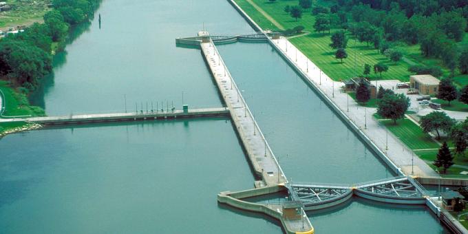 Aerial view of T.J. O’Brien Lock and Dam on the Calumet River.